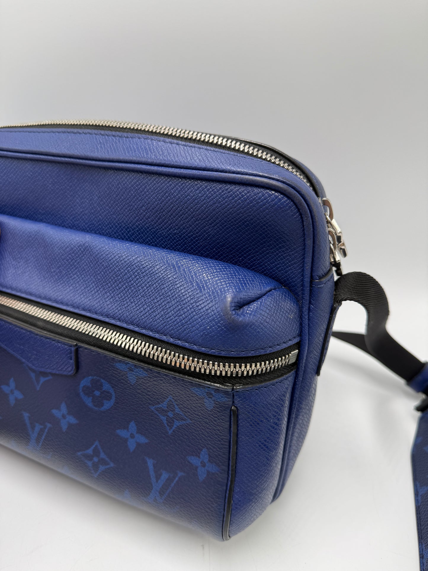 Louis Vuitton Outdoor Messenger Taigara Luxury Handbag