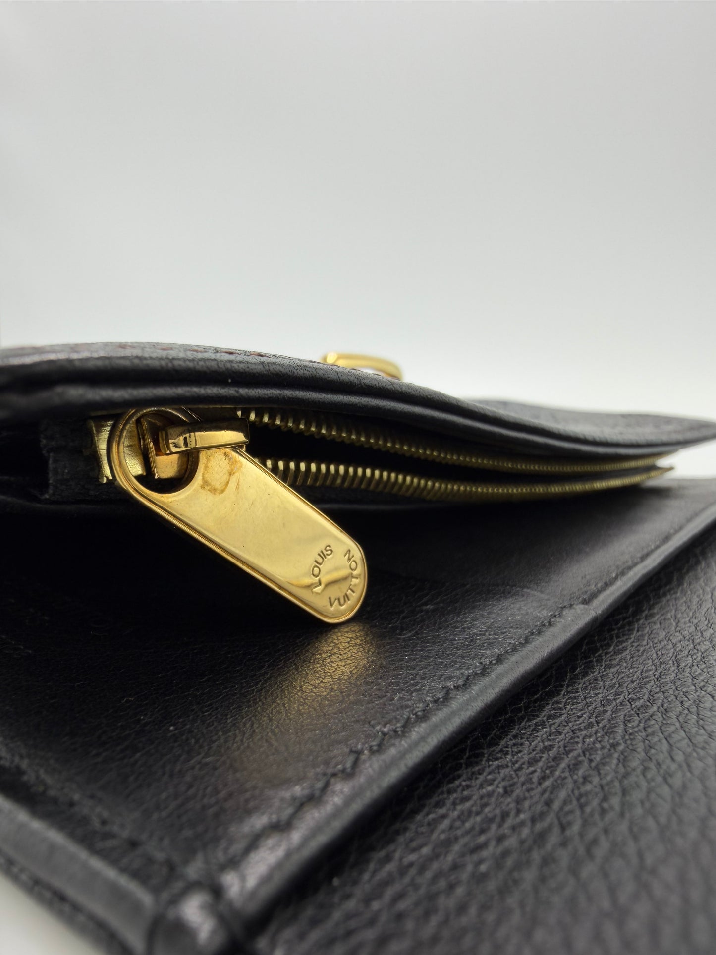 Wallet Luxury Designer By Louis Vuitton, Size: Medium