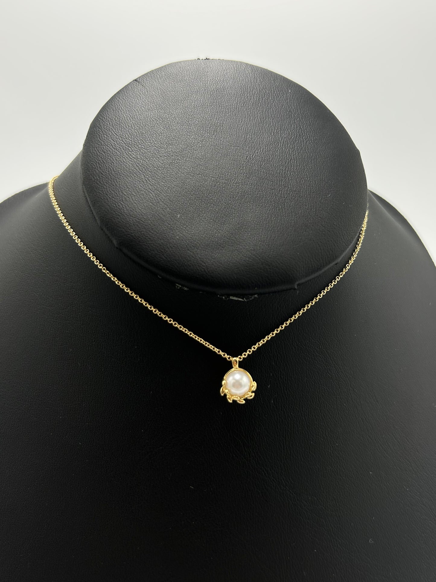 Tiffany & Company 18K Olive Leaf Pearl Pendant Luxury Designer Necklace