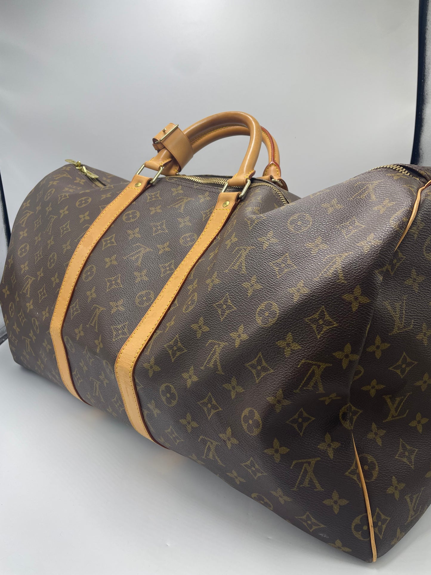 Louis Vuitton Keepall 55 Designer Luxury Handbag / Duffle