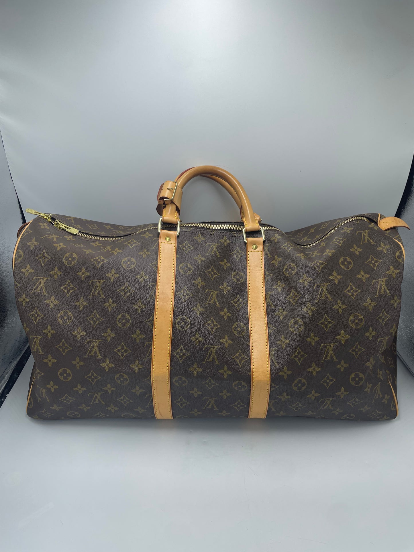 Louis Vuitton Keepall 55 Designer Luxury Handbag / Duffle