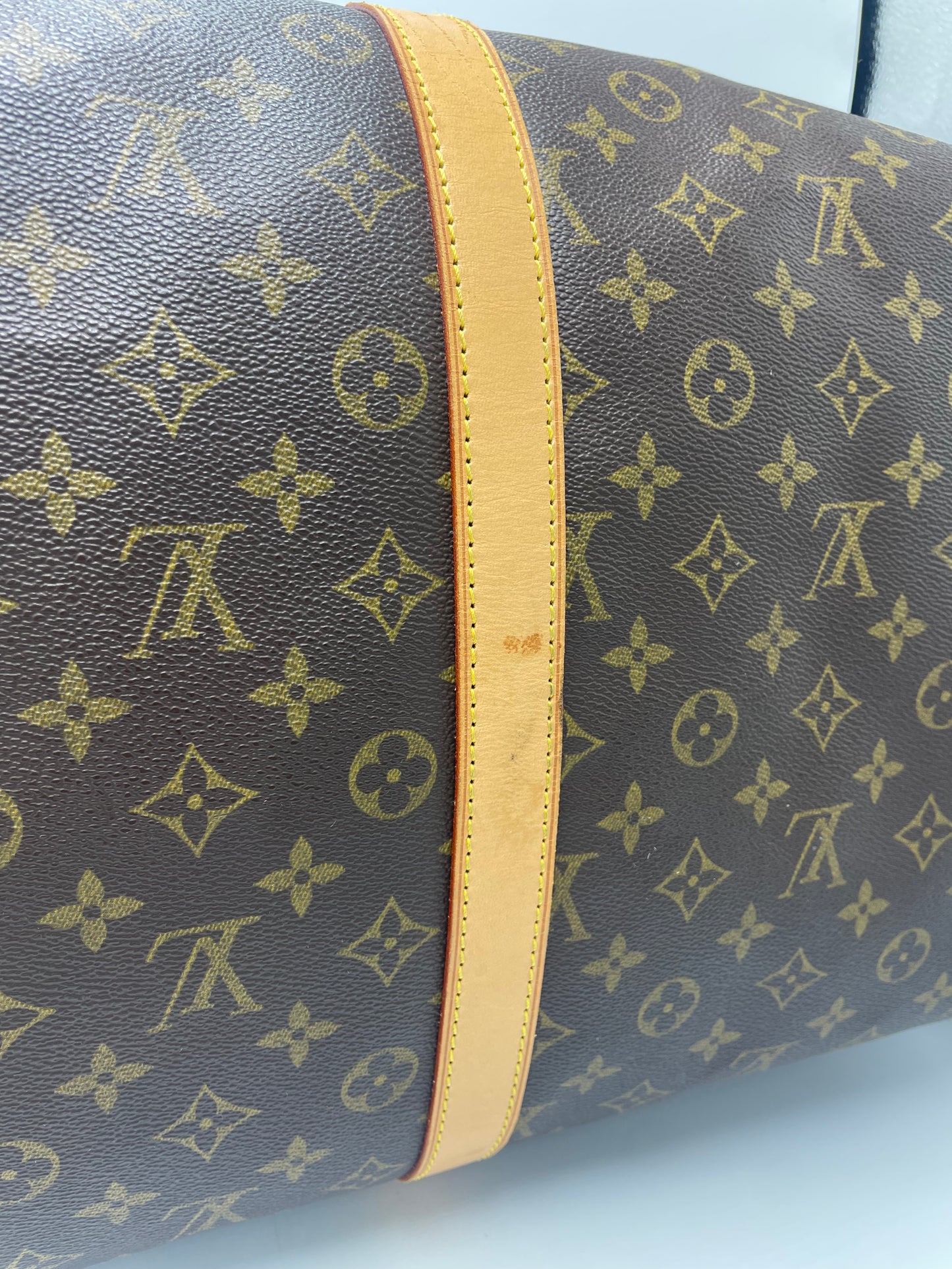Louis Vuitton Keepall 55 Designer Luxury Handbag / Duffle