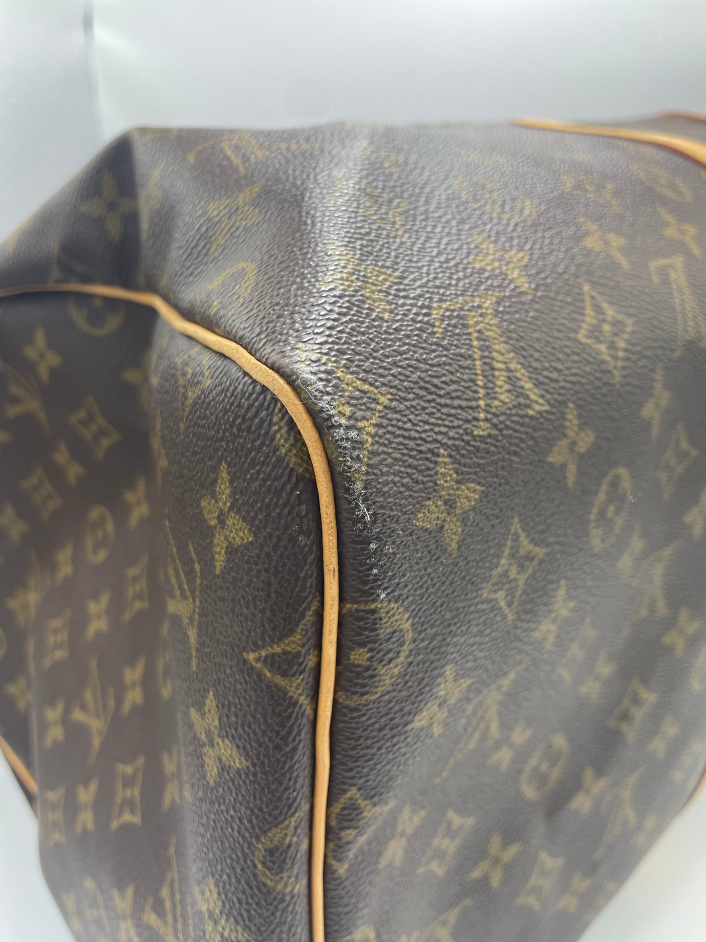 Louis Vuitton Keepall 55 Designer Luxury Handbag / Duffle