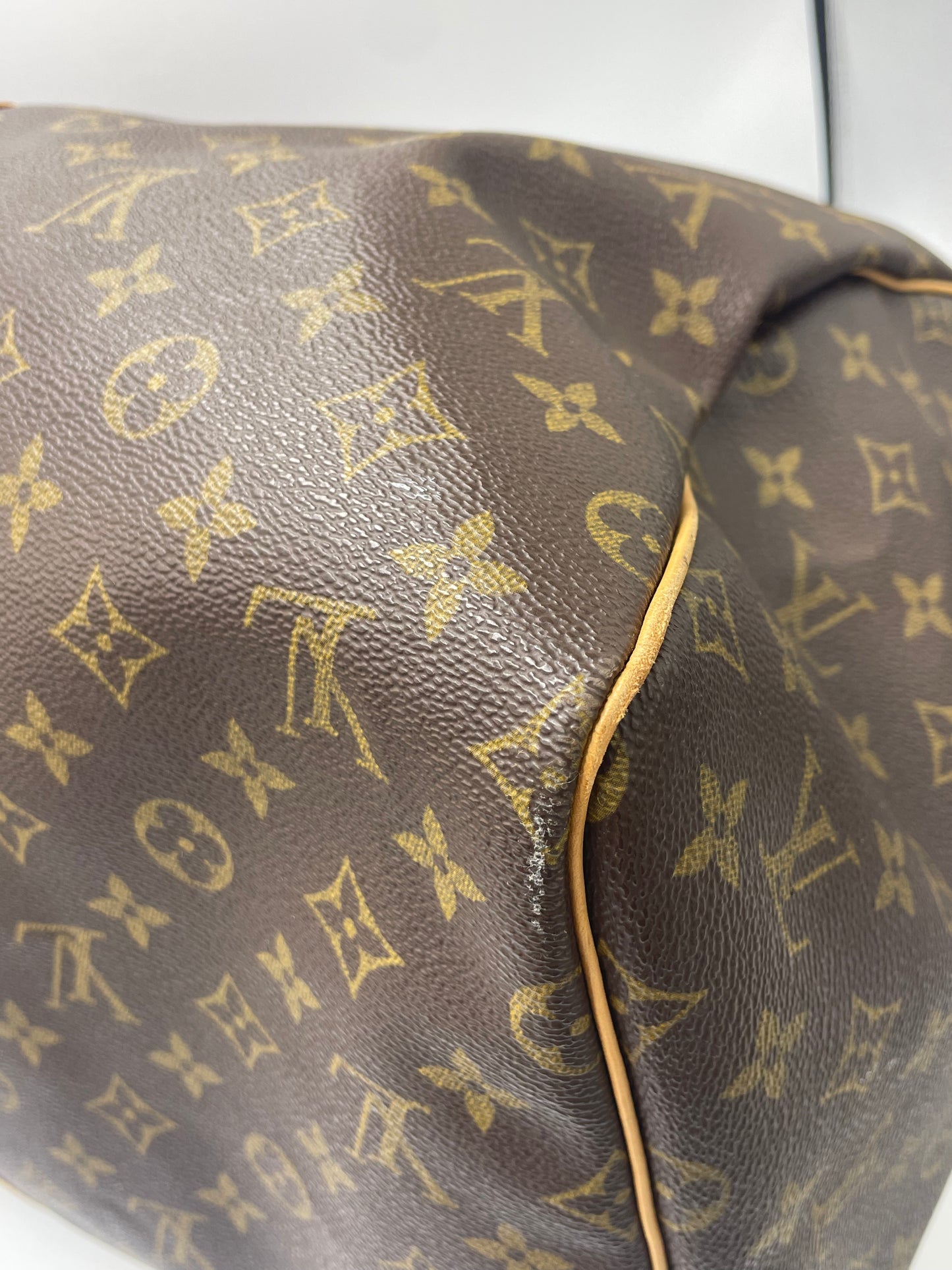 Louis Vuitton Keepall 55 Designer Luxury Handbag / Duffle