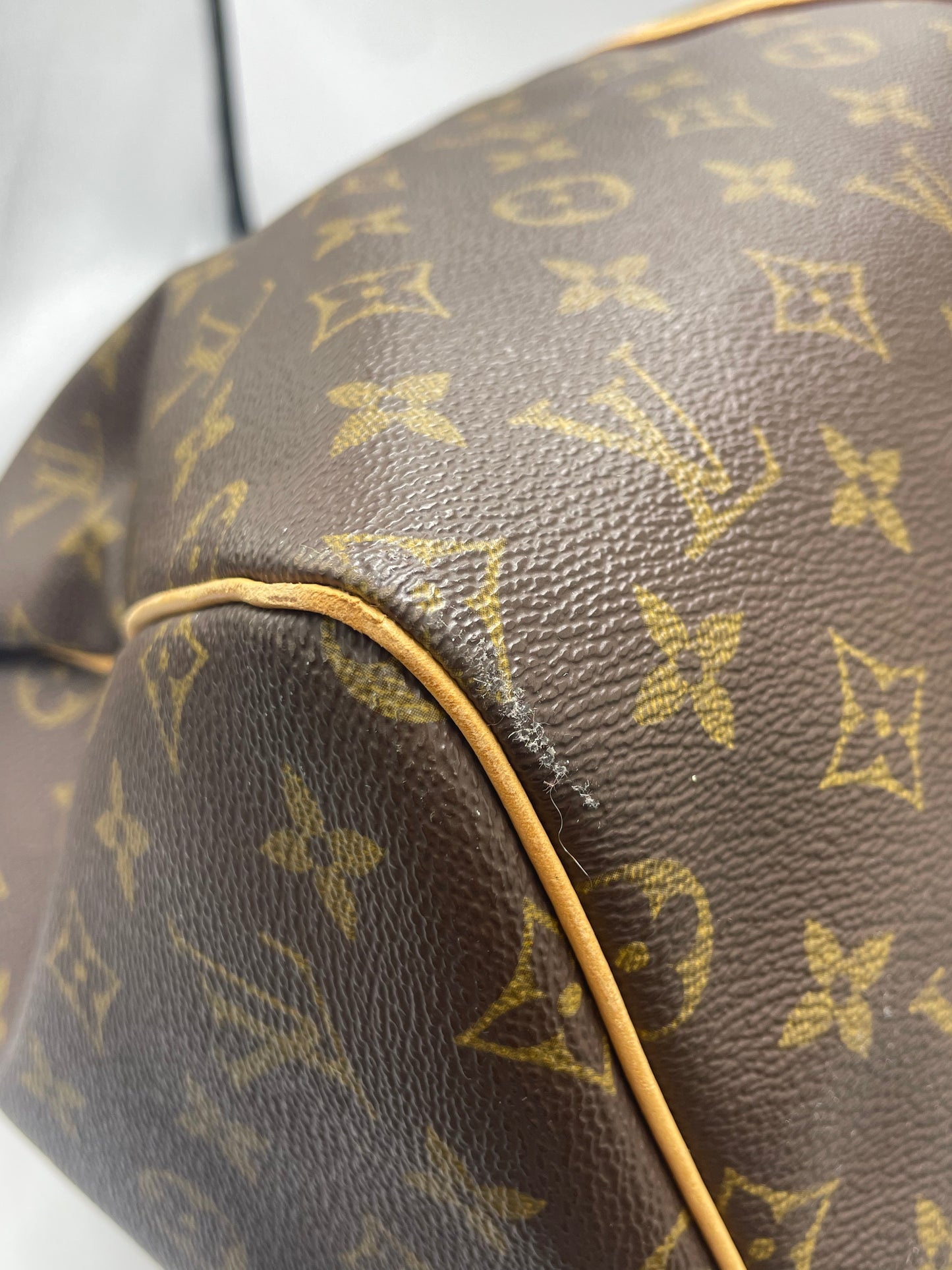 Louis Vuitton Keepall 55 Designer Luxury Handbag / Duffle