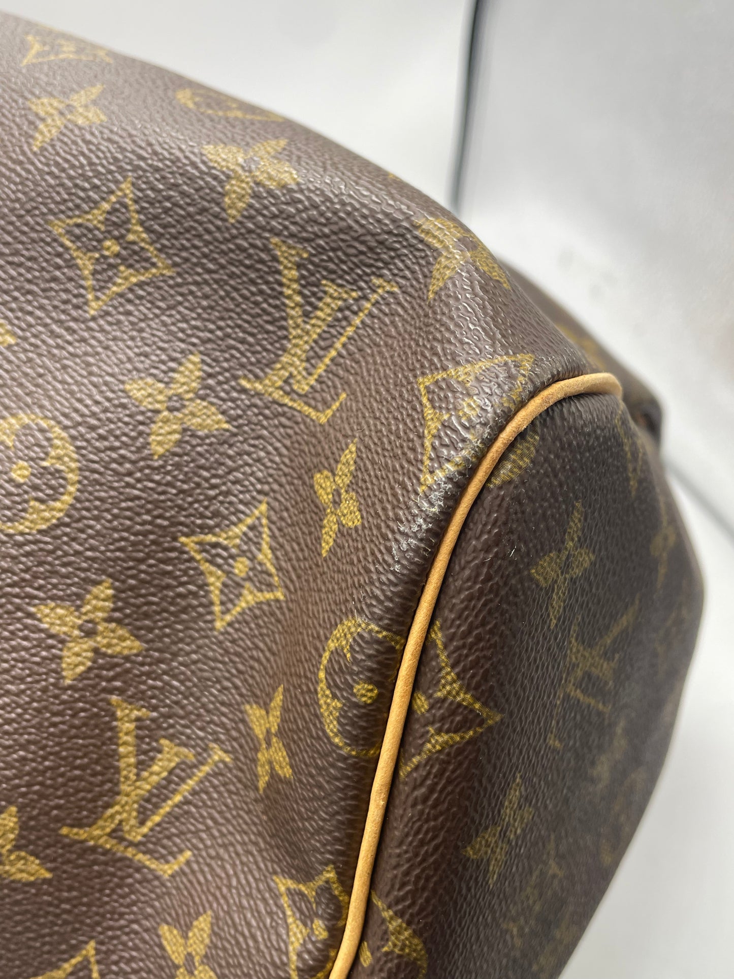 Louis Vuitton Keepall 55 Designer Luxury Handbag / Duffle