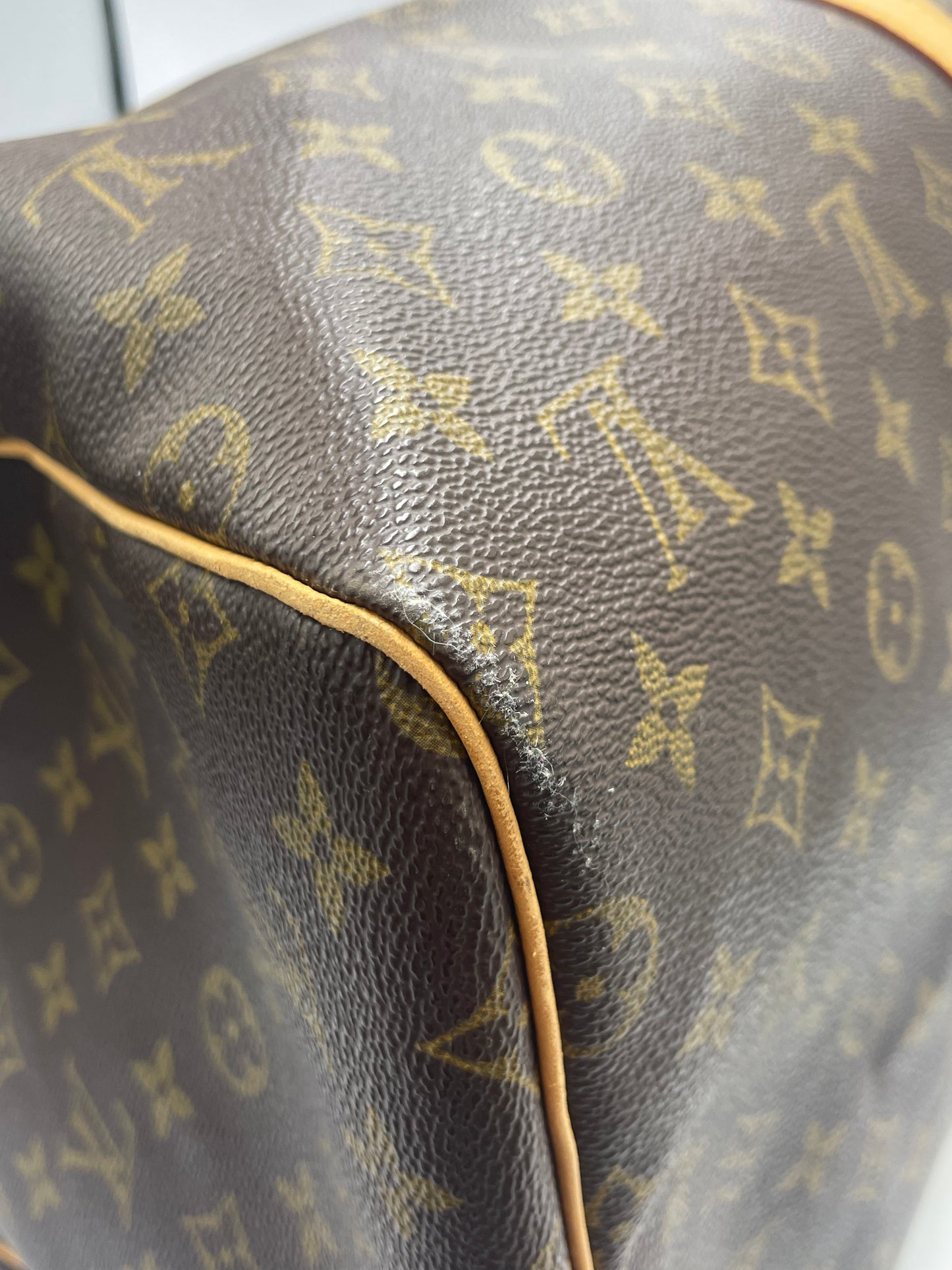 Louis Vuitton Keepall 55 Designer Luxury Handbag / Duffle