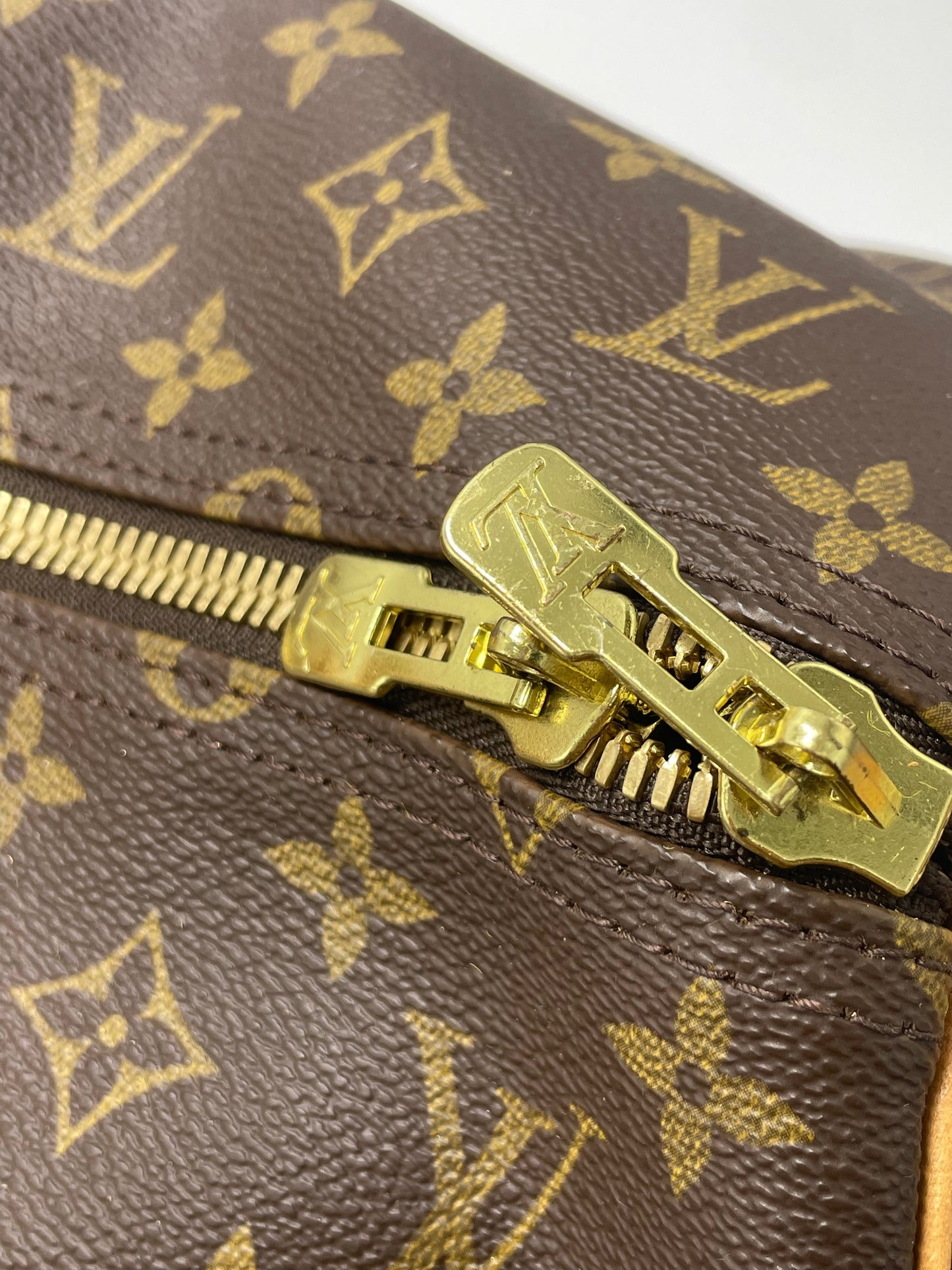 Louis Vuitton Keepall 55 Designer Luxury Handbag / Duffle
