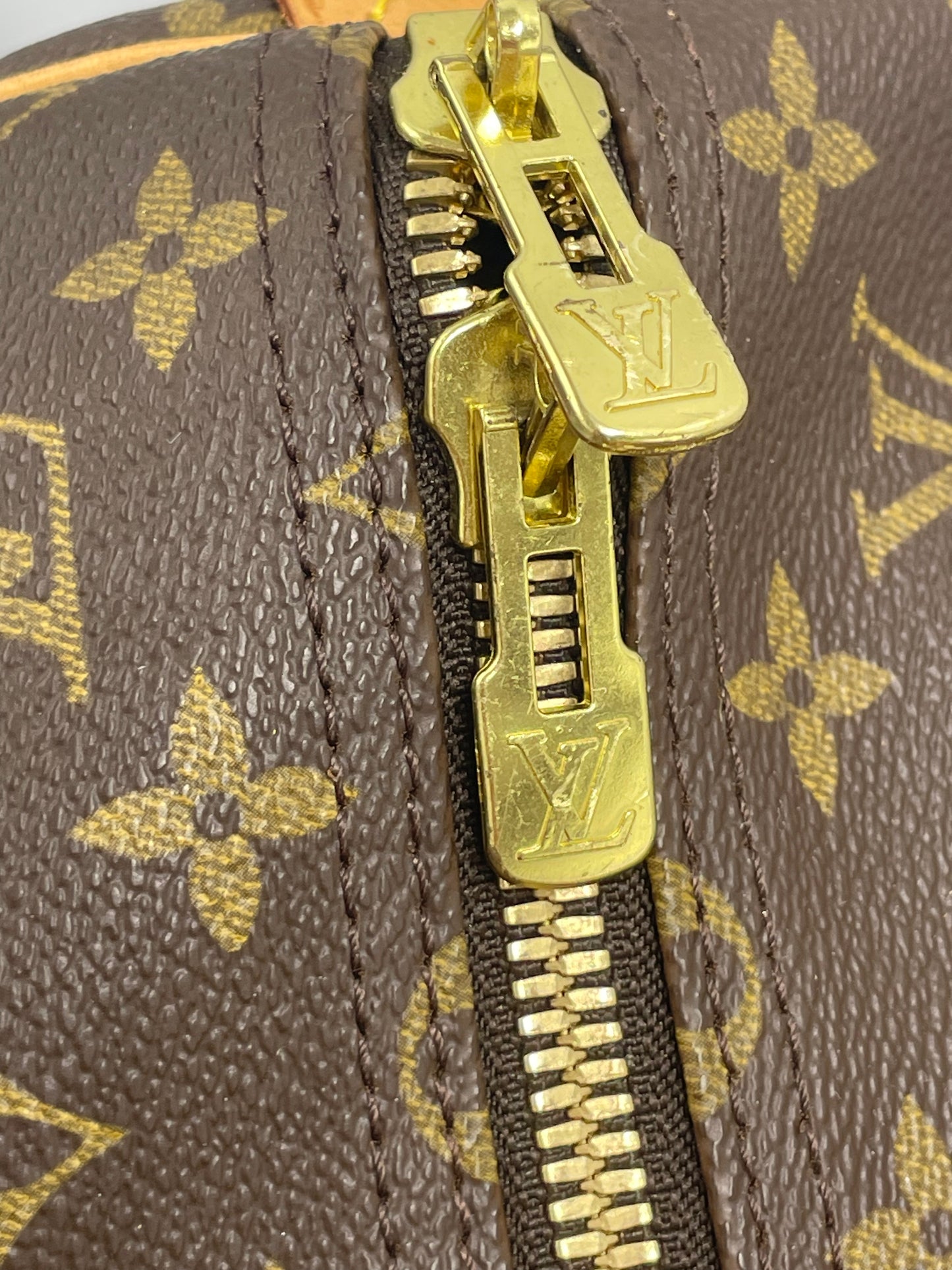 Louis Vuitton Keepall 55 Designer Luxury Handbag / Duffle