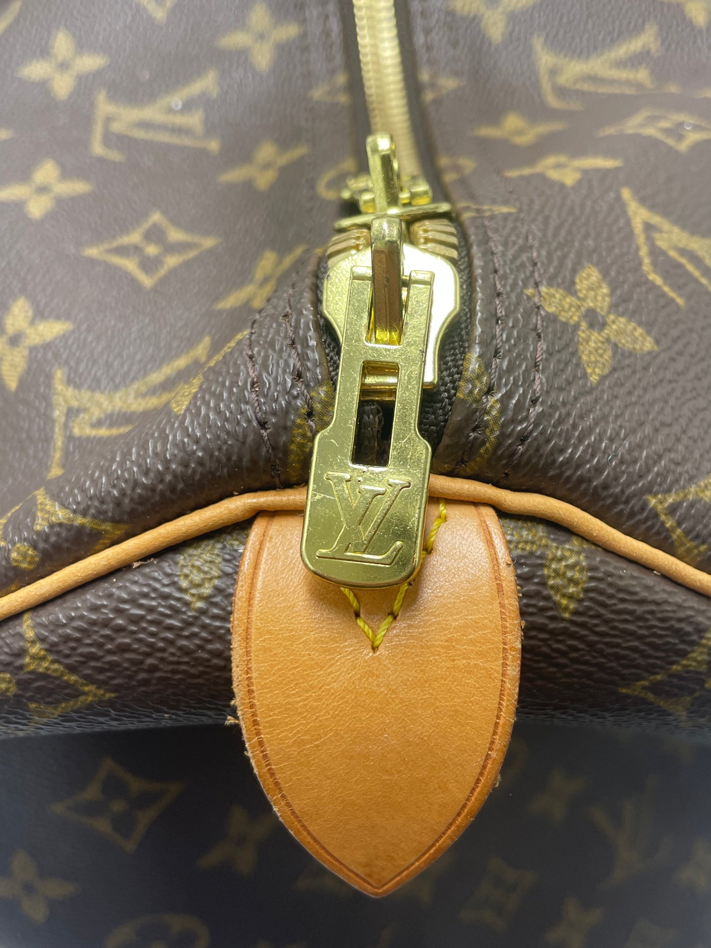 Louis Vuitton Keepall 55 Designer Luxury Handbag / Duffle