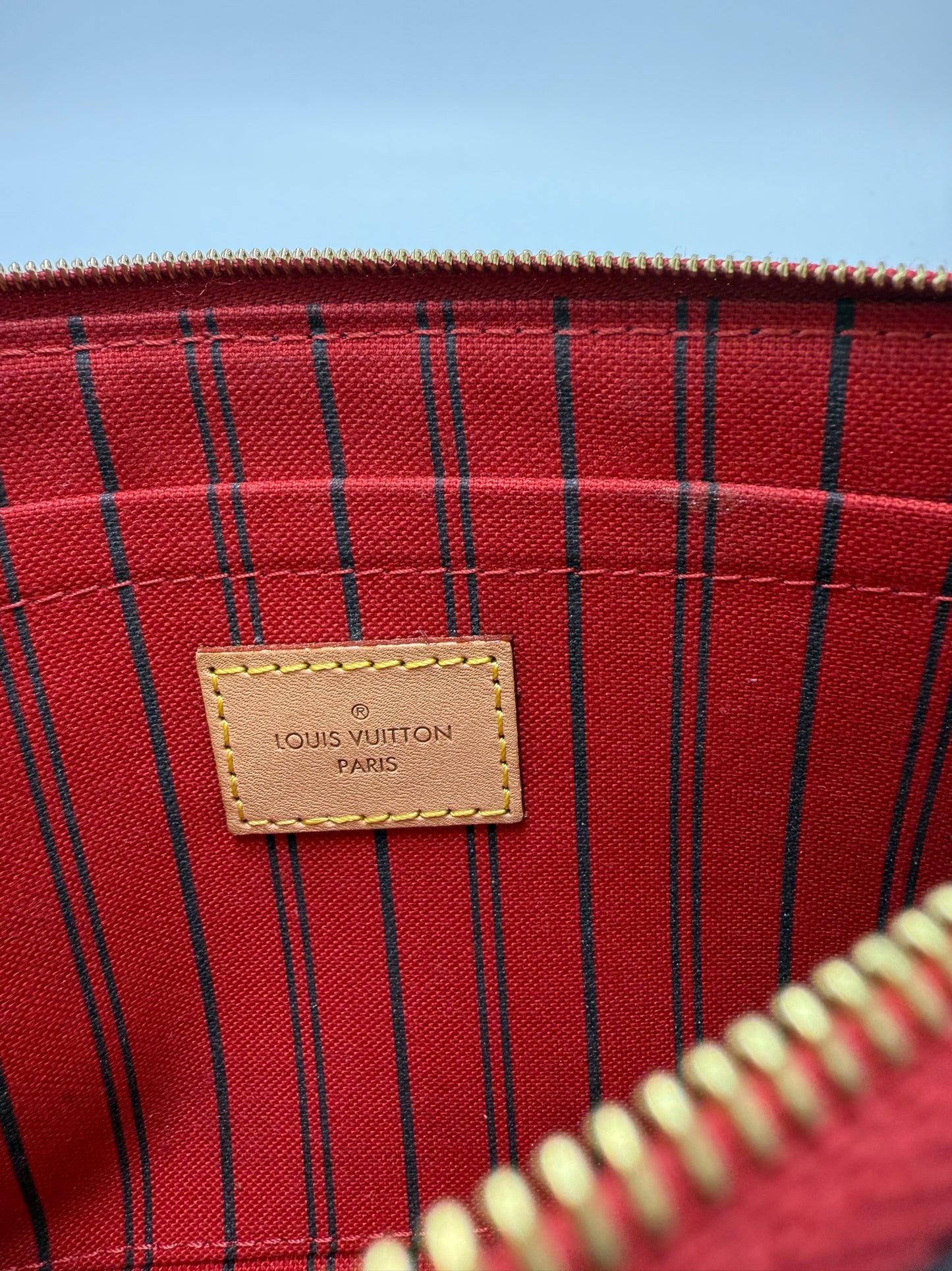 Louis Vuitton Designer Neverfull MM Handbag w/ Pouchette